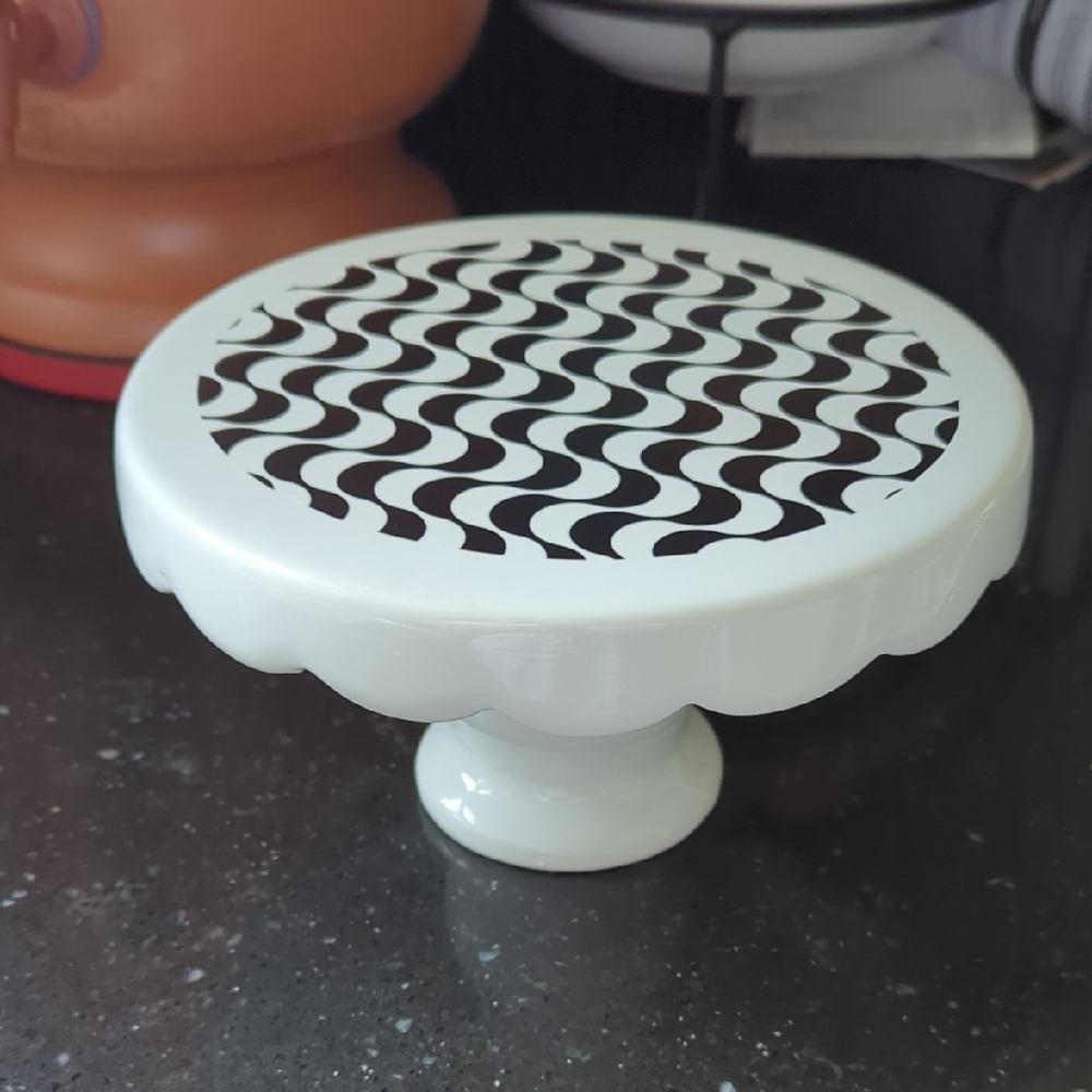 Elegant White and Black Cake Stand